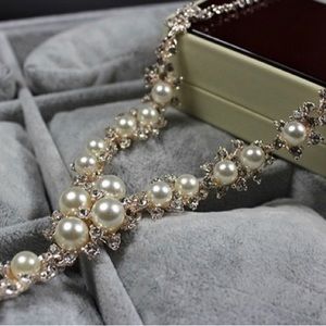A brand new beautifully crafted pearl necklace